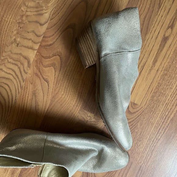 Very Volatile Silver booties - Picture 4 of 5